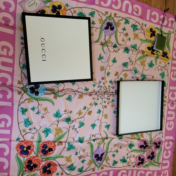 Authentic Gucci Floral Print Silk Scarve - Picture 9 of 12